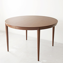 Haslev / Round dining table with 1ex. model.71