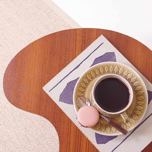 こまものと北欧家具の店 Salut / Gorm Mobler/Kidney shaped table in teak 