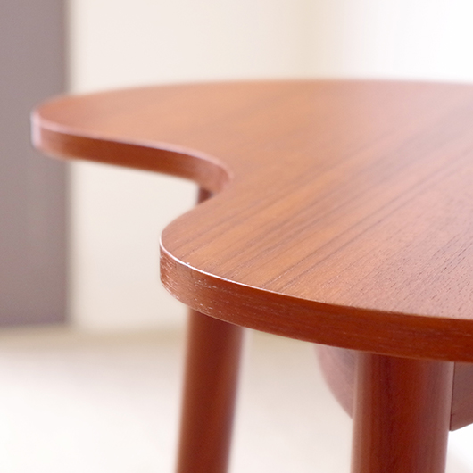 こまものと北欧家具の店 Salut / Gorm Mobler/Kidney shaped table in teak 