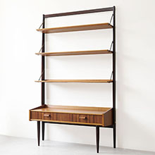Free-standing shelving unit