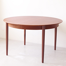 Round dining table with 1ex. in teak