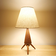 Tripod table lamp in solid teak