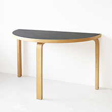 Alvar Aalto /artek Table 95 (half-round / black)